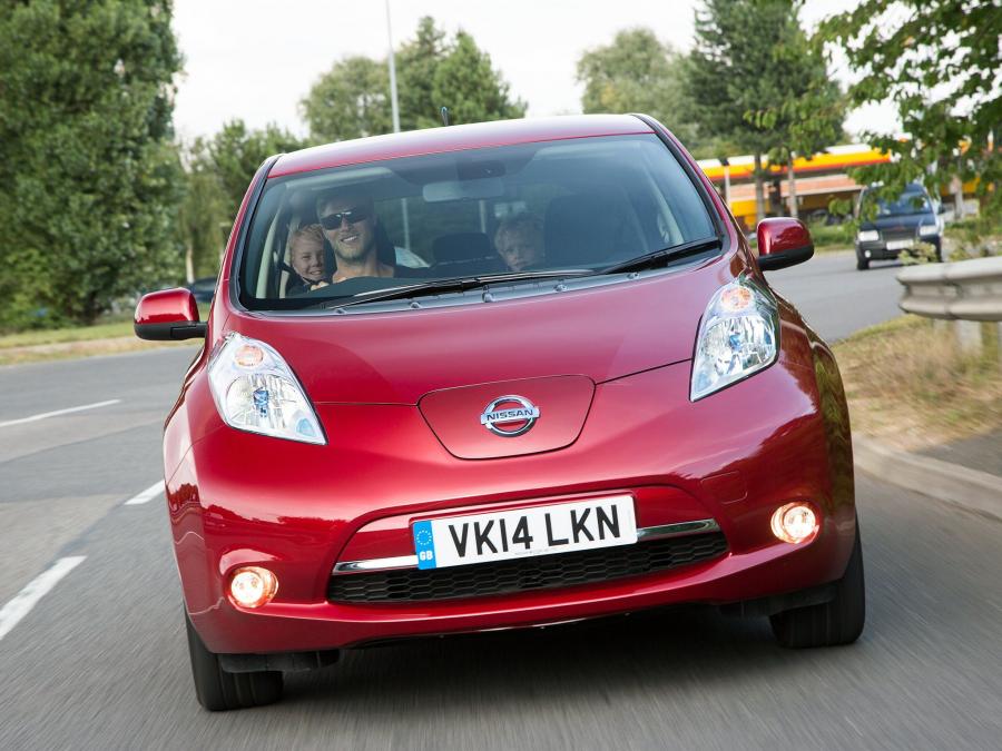  Nissan Leaf 2013 года  (UK) (фото 18 из 29)